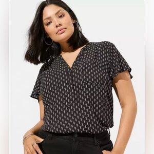 3/$20 Torrid Harper Georgette Pullover Flutter Blouse Vic Motiff 4XL